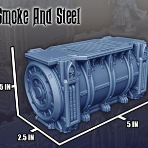 Könnte beinhalten: Blaues, zylindrisches Modell mit dem Text "Smoke And Steel". Das Modell ist 12,7 cm lang, 6,35 cm breit und 6,35 cm hoch. Es weist detaillierte mechanische und gotische Elemente auf, darunter Schädel und Nieten, was auf ein Sci-Fi- oder Fantasy-Thema hindeutet.