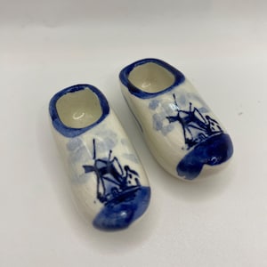 Vintage Hand-Painted Delft Blue and White Pair of Mini Porcelain Dutch Clogs/Shoes Miniature Figurines Made in Holland