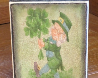 Wood Block/Plaque St Patricks Walking w/Bouquet of Clover