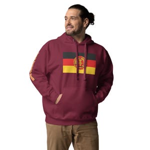DDR Hoodie – East German Flag Cold War Streetwear – &quot;Deutsche Demokratische Republik&quot; Sleeve Print