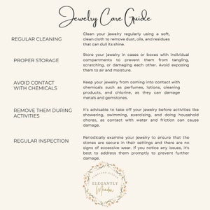 K&ouml;nnte beinhalten: Ein wei&szlig;er und gr&uuml;ner illustrierter Leitfaden mit dem Titel "Jewelry Care Guide" und einer Liste von Tipps zur Pflege von Schmuck. Die Tipps beinhalten regelm&auml;&szlig;ige Reinigung, sachgem&auml;&szlig;e Aufbewahrung, Vermeidung von Kontakt mit Chemikalien, Entfernen von Schmuck w&auml;hrend Aktivit&auml;ten und regelm&auml;&szlig;ige Inspektion.