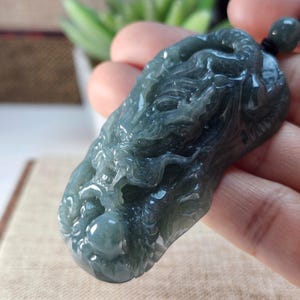 Grade A 3D dragon well carved untreated natural jadeite jade pendant with designed necklace cord