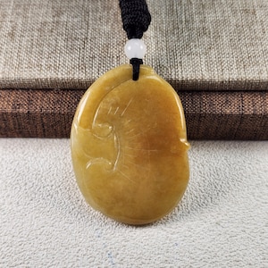 Grade A jade Pretty Ruyi well carved and untreated natural jadeite jade pendant with necklace cord