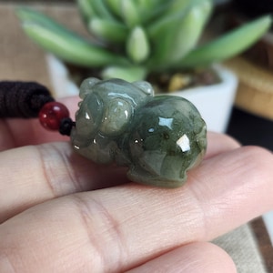Grade A jade little cute 3D piggy well carved untreated natural jadeite jade pendant with necklace cord