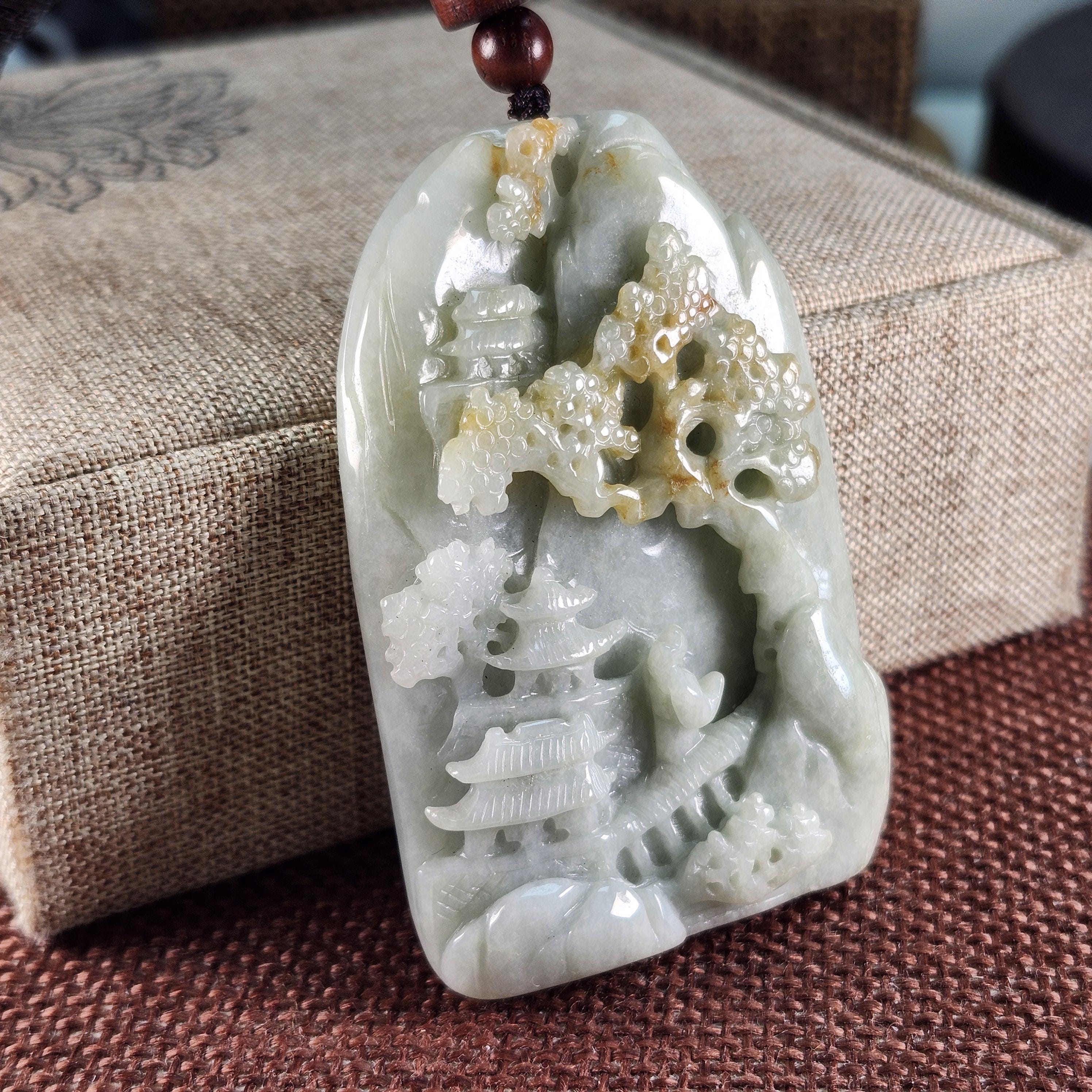 天然翡翠ペンダントネックレス、風景彫刻 - Etsy 日本