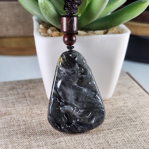 Parrot well carved jadeite untreated natural jadeite jade pendant with pretty necklace cord