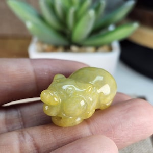Grade A jade little cute 3D piggy well carved untreated yellow  natural jadeite jade pendant with necklace cord