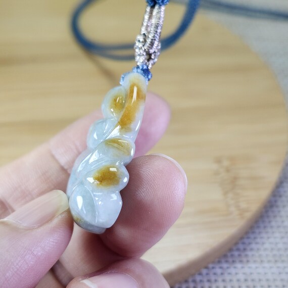 かわいい干支の猿の未処理天然翡翠ペンダント、調節可能なネックレス