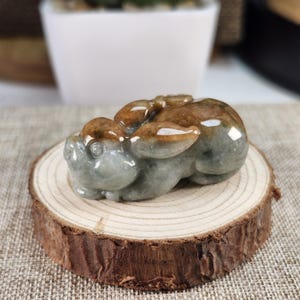 Lovely cutie 3D rabbit well carved natural jadeite jade pendant necklace or desk ornament