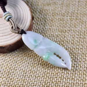 Cute 3D crab claw well carved untreated natural jadeite jade pendant necklace