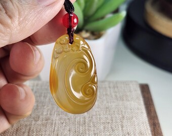 Lovely Shape of Ruyi 如意 untreated natural gemstone of agate 瑪瑙 pendant with necklace cord