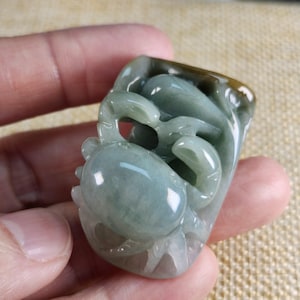 Grade A lovely 3D crab 八方來財  well carved untreated natural type A jadeite jade pendant necklace or desk ornament