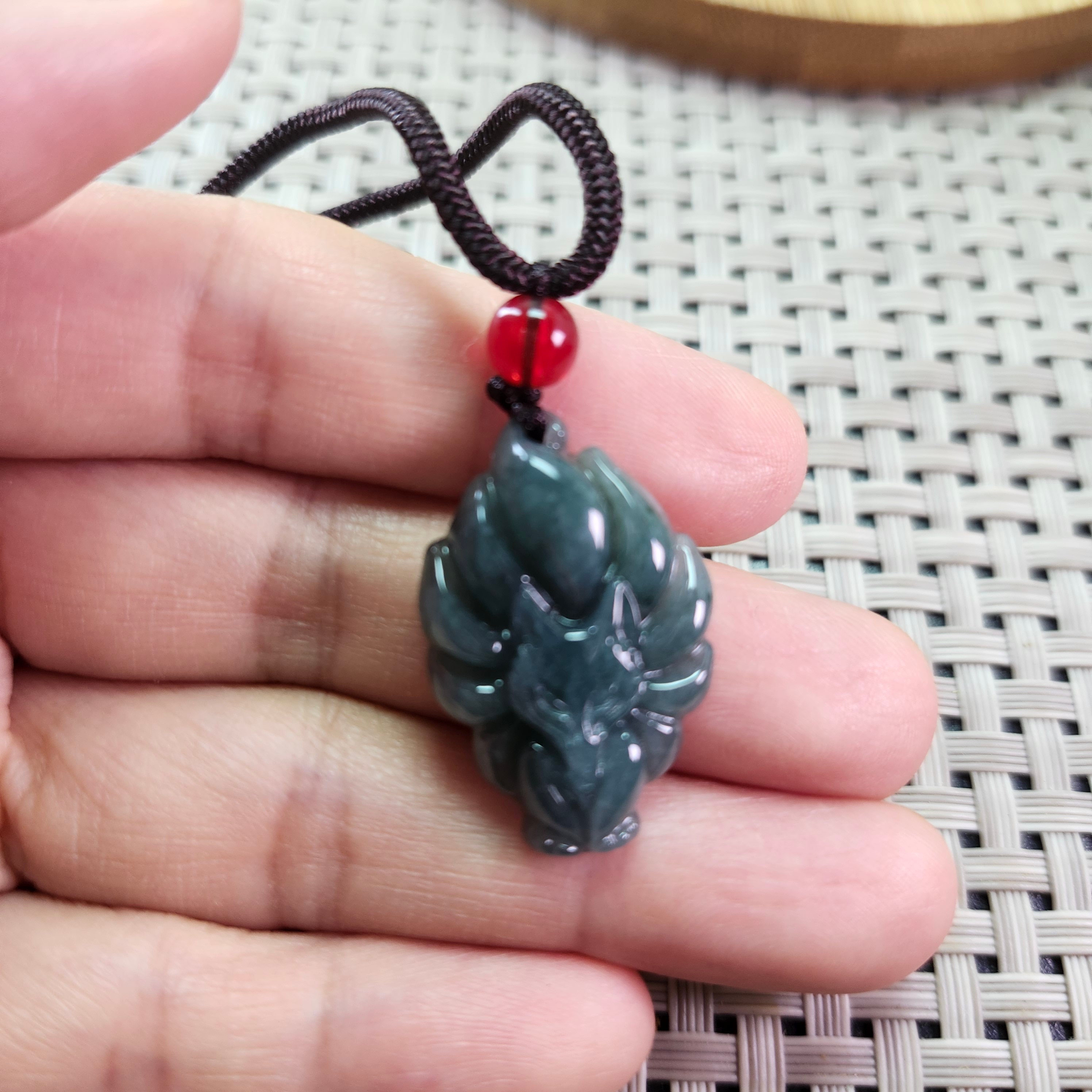 九尾の狐の天然翡翠ペンダントとネックレスロープ - Etsy 日本
