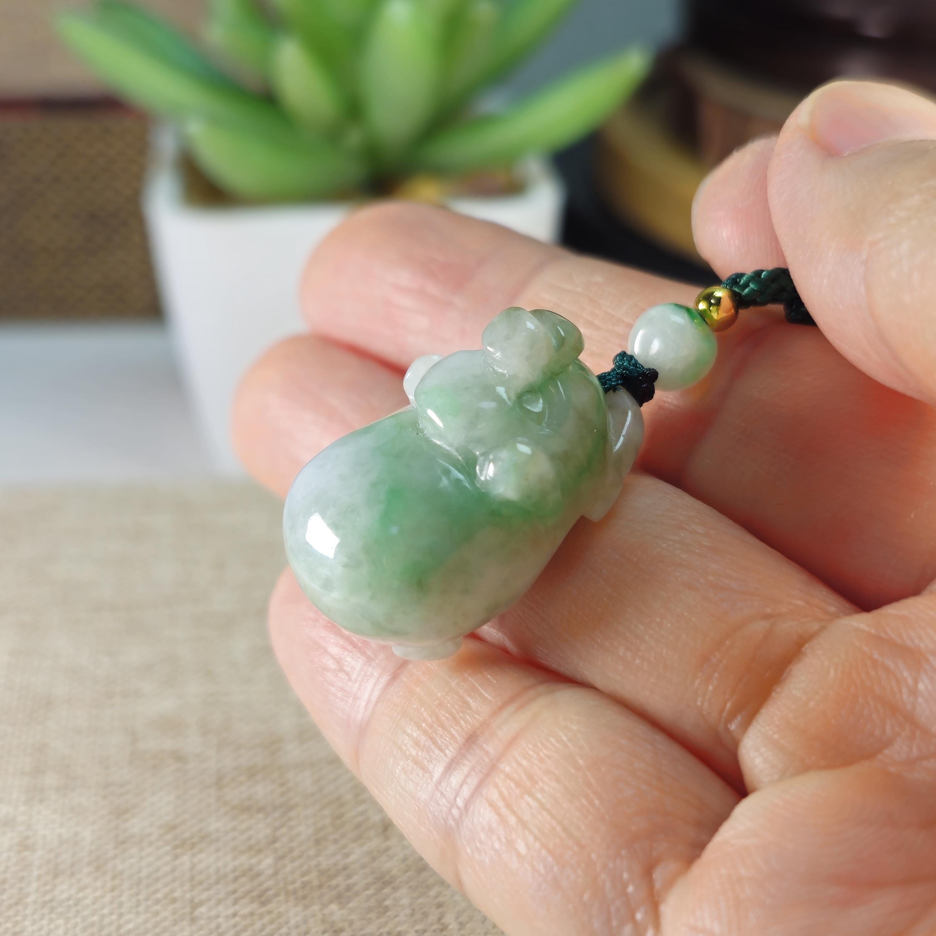 グレードAの翡翠の小さなかわいい3Dブタの彫りの深い未処理の天然翡翠