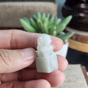 Carved Jadeite Jade Lion Stamp: Desk Ornament (13x30x13mm)
