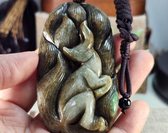 翡翠のような動物彫刻ペンダント 九尾の狐の天然翡翠ペンダント（未処理）ネックレス調節可能なコード