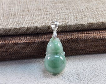 Lovely little green jade gourd Hulu 葫蘆 well carved untreated natural jadeite jade S925 silver clasp pendant necklace