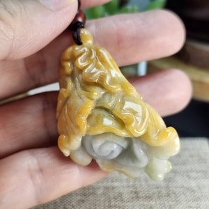 Beautiful 3D chinese cabbage 大白菜 well carved untreated natural jadeite jade pendant with pretty necklace cord