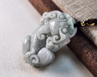 Pixiu, ciondolo di giada giadeite naturale non trattata di tipo A, ben realizzato, con collana e corda, assorbe denaro