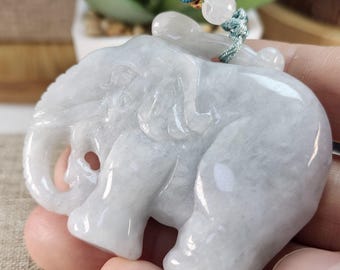 Grado A Adorabile ciondolo in giada giadeite di tipo A, colore naturale non trattato, con elefante 3D ben intagliato, con cordino per collana