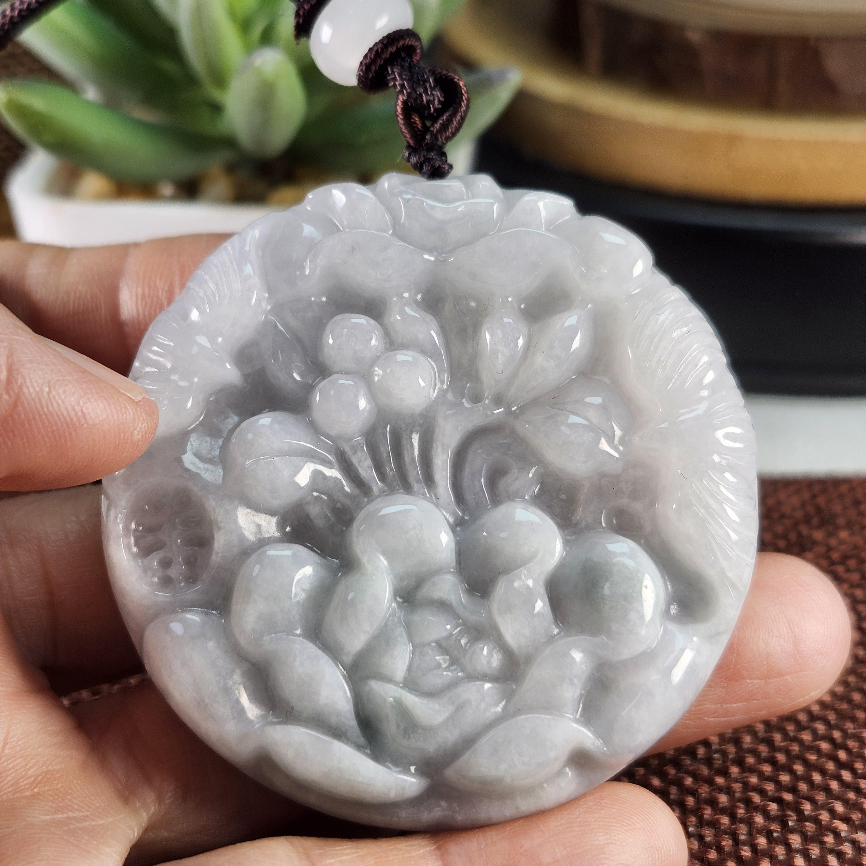 翡翠の花の彫刻が施された未処理の天然翡翠ペンダント、ネックレス 