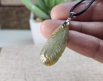 Grade A Elegant mini feather untreated natural jadeite jade pendant necklace