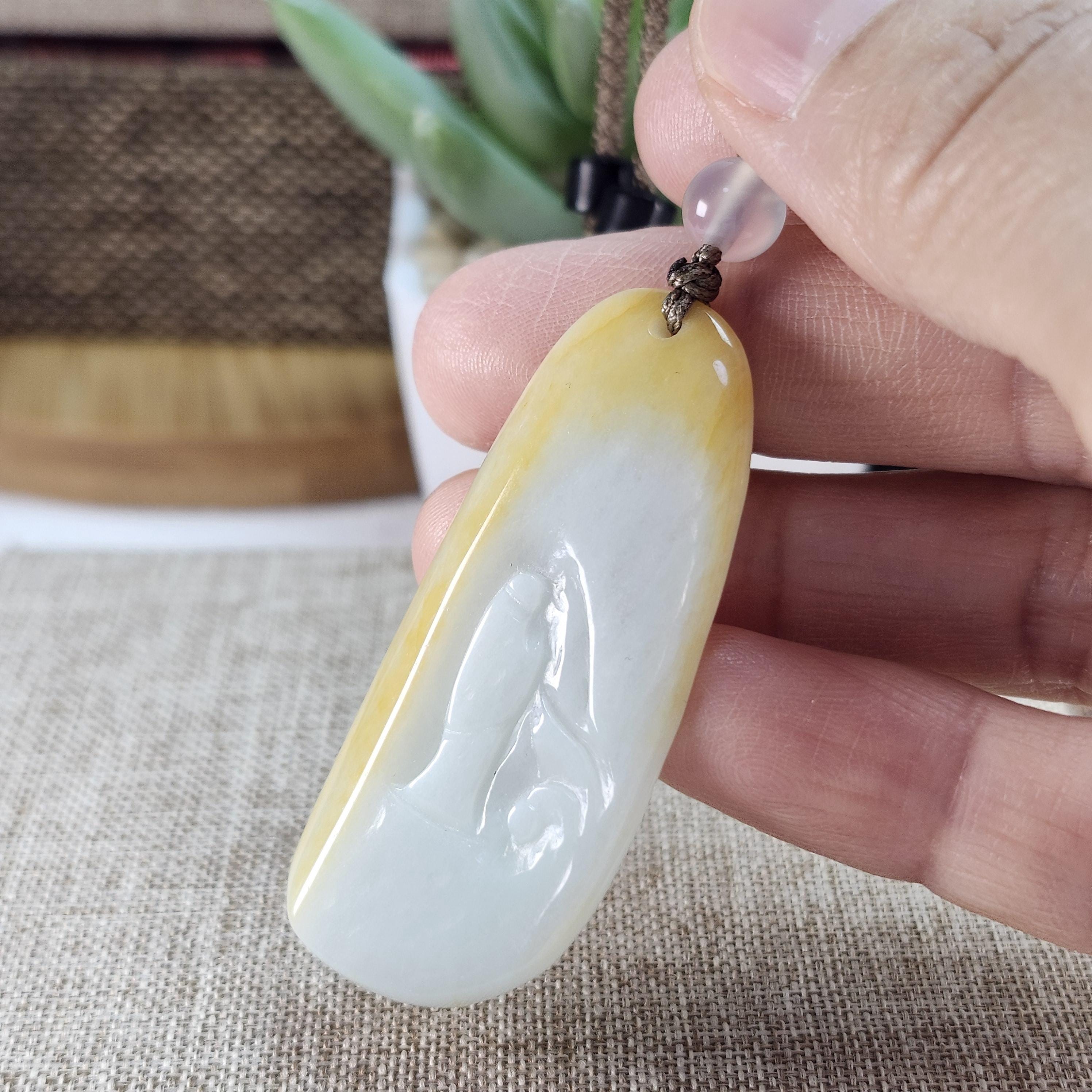 Grad3 A 翡翠 悟りの悟道模様 彫り込みのある天然翡翠ペンダント 調整