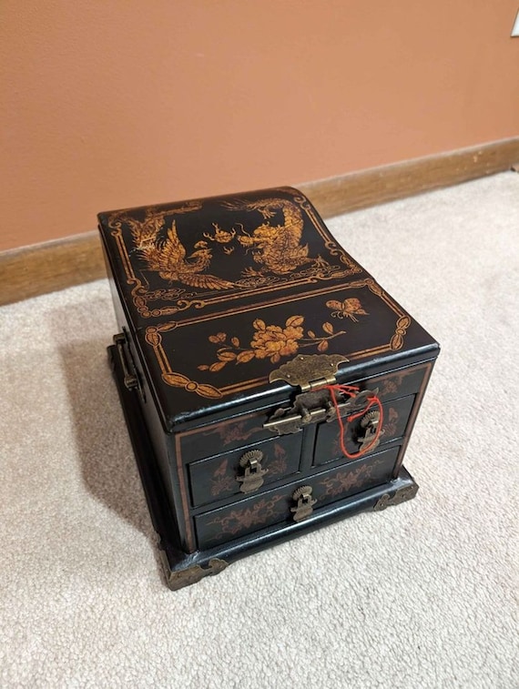 Chinese lacquer box - Gem