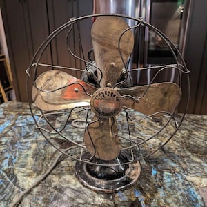Vintage Peerless Electric Co. Brass Blade Electric Table Fan with Brass Blades