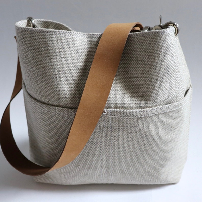 Casual Bag, Simple Tote in Woven Linen with Leather Strap image 3