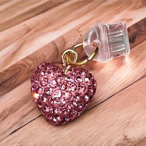 Strass Herz Kindle Anhänger - Handy Anhänger - USB Anhänger - Mini Schlüsselbund Anhänger - Dust Plug - Bookish Merch - Smartphone, Accessoires Handy