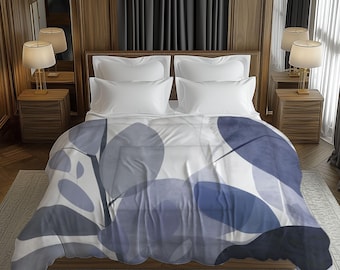 Dekbed met abstracte bladeren in aardetinten, artistiek boho-natuurbeddengoed, minimalistisch monochroom botanisch beddengoed, lichtblauw op wit #137