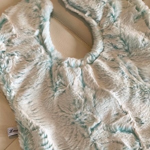 Malibu Beach Baby Minky Vintage Chenille Bib imagem 10