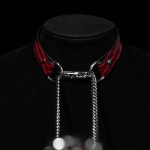 Gargantilla gótica de piel de serpiente negra y roja: collar hecho a mano con cadena, unisex, más colores.