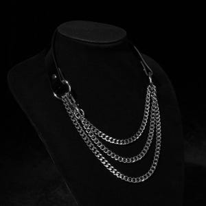 Gargantilla gótica de charol negro: collar unisex hecho a mano con cadena, ajustable, color personalizable