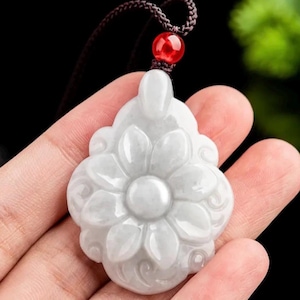 白翡翠彫刻ペンダントネックレス 本物の白翡翠の花のネックレス、花の蓮のペンダント、手作りの