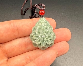 Ręcznie robiony naszyjnik z wisiorkiem z jadeitu w kształcie kwiatu: ręcznie rzeźbiona mandala, wisiorek w stylu vintage