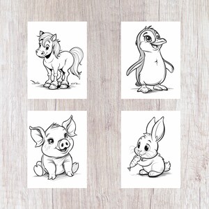 Pu&ograve; includere: Quattro pagine da colorare in bianco e nero con un pony, un pinguino, un maiale e un coniglio. Gli animali sono disegnati in stile cartone animato e guardano lo spettatore.