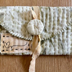 Bolsa de botones de tela de algodón acolchada y cosida a mano / Cartera / Tarjetero / Organizador / Tela teñida a mano / Botón hecho a mano