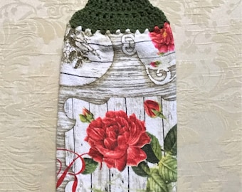 Serviette au crochet suspendue double épaisseur ROSES ROUGES, fleurs, cadeau pour amoureux des roses, torchon, cadeau d'hôtesse, cadeau de pendaison de crémaillère, essuie-mains, beige