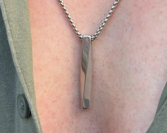 Collana da uomo con ciondolo a barra attorcigliata in argento / Acciaio inossidabile