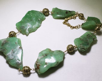 Collier de déclaration de pépite de chrysoprase Collier vert de jade Collier de chaîne en or Pierre brute Collier unique en son genre GEM-N-187-Chrys Nugget