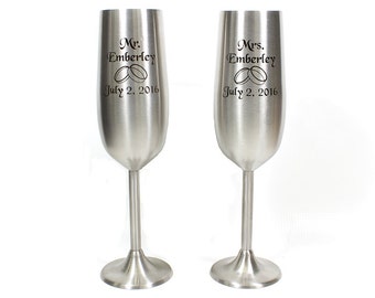 Champagne Flutes Wedding Glasses Toasting Flutes Personalized Champagne Flute Mr and Mrs Champagne Flute Wine Glasses Bridesmaid GIft