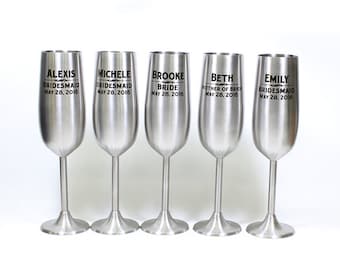 Mr and Mrs Champagne Flute Champagne Flutes Wedding Glasses Toasting Flutes Personalized Champagne Flute Wine Glasses Bridesmaid GIft