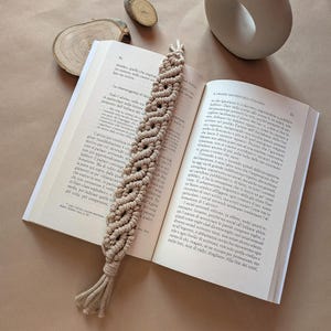 Handgemachtes Makramee-Lesezeichen | Boho-Tischkarten | Bomboniere | Personalisierte Geschenkidee für Leser | Accessoires zum Suchbegriff: "Buchliebhaber"