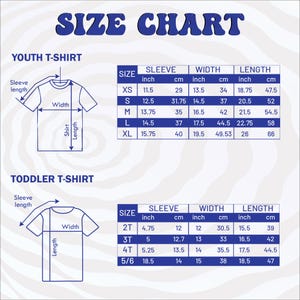 Puede incluir: Una tabla de tallas para camisetas juveniles y para ni&ntilde;os peque&ntilde;os. La tabla incluye medidas de largo de manga, ancho y largo de camiseta en pulgadas y cent&iacute;metros. Tallas de XS a XL para j&oacute;venes y de 2T a 5/6 para ni&ntilde;os peque&ntilde;os.