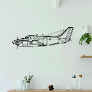Décoration murale en métal avion King Air C90A | Illustrations d'avions | Décoration murale en métal en forme d'avion l Cadeau d'anniversaire | Cadeau pour les amoureux l Décoration minimaliste