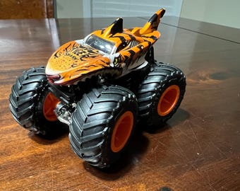 Hot Wheels Monster Truck Monster Jam Tiger Shark 1:64