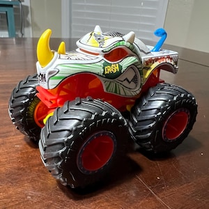Hot Wheels 1:64 Diecast Metal Plastic 2022 Monster Truck Rhinomite