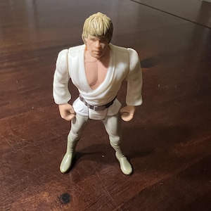 1995 Kenner Luke Skywalker Star Wars Power of the Force Action Figure  4”